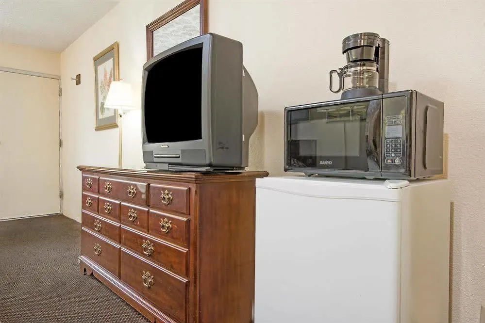 Relax Inn By Oyo Columbus Oh I 70 Hotel