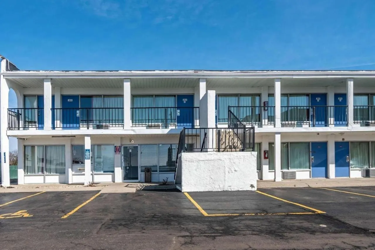 Hotel Relax Inn By Oyo Columbus Oh I 70