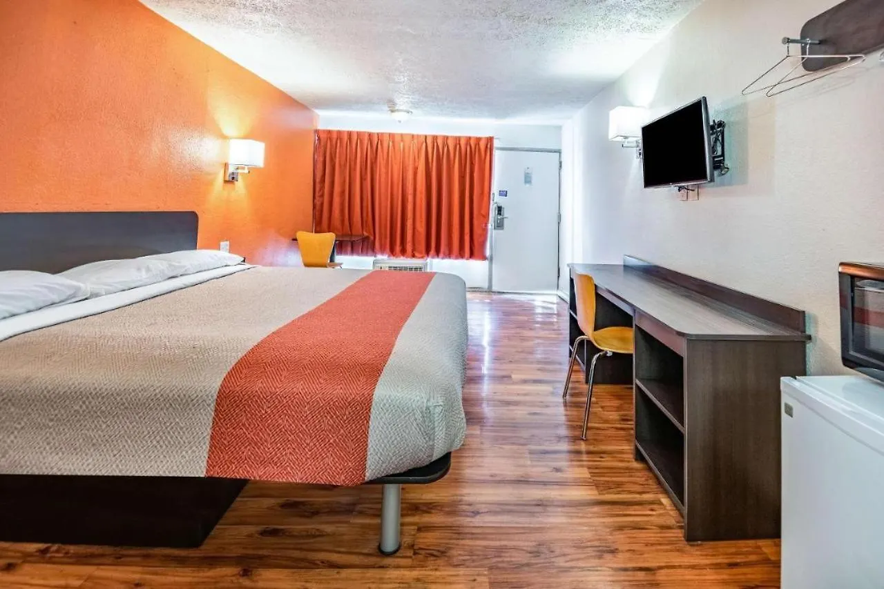 Hotel Relax Inn By Oyo Columbus Oh I 70