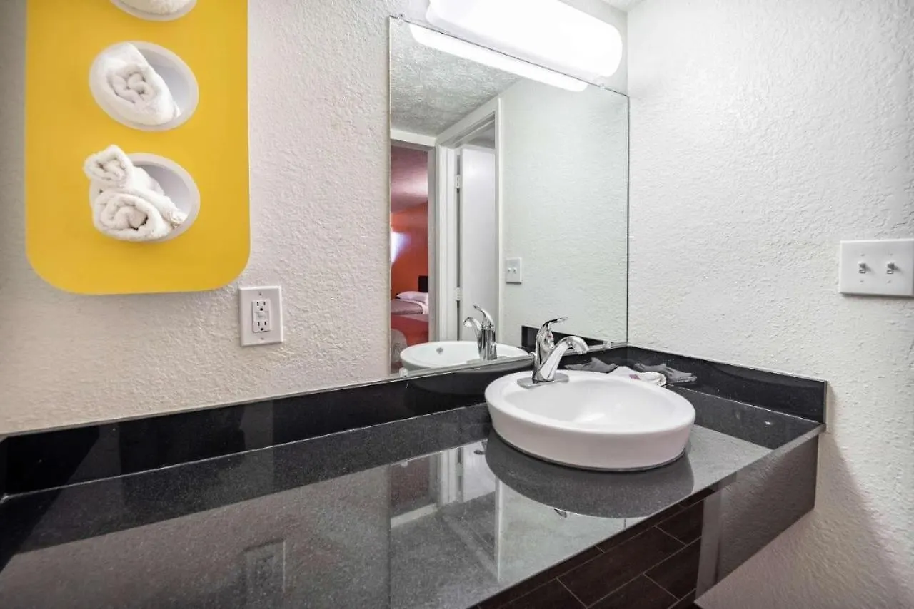 Hotel Relax Inn By Oyo Columbus Oh I 70