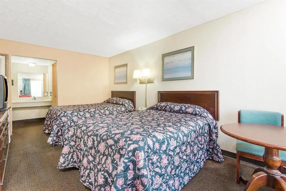 Hotel Relax Inn By Oyo Columbus Oh I 70