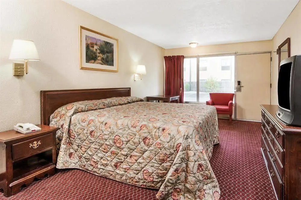 Hotel Relax Inn By Oyo Columbus Oh I 70