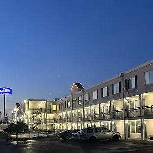 Hotel Baymont And By Wyndham / Near Osu, Columbus